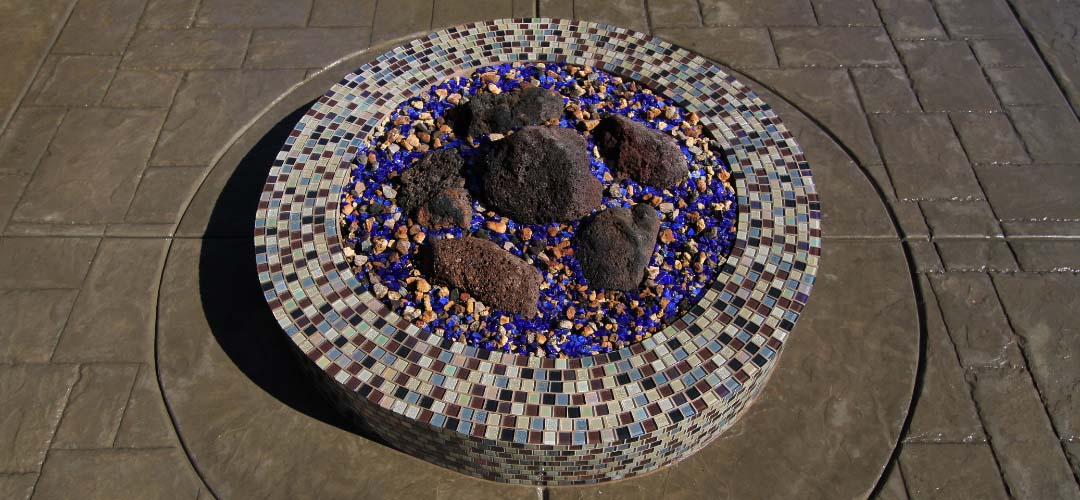 round tile fire pit with glass rocks