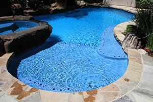 Gunite Free Form Shape Swimming Pool with Medium Blue Water Color