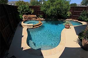 Gunite Kidney Shape Swimming Pool with Light Blue Water Color