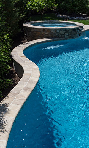 Classic - Freeform Pool Wall With Ledgestone Spa
