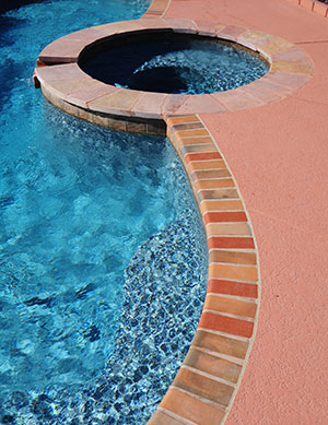 Rustic – Clay Colored Pavement, Variant Brick Coping, Spa