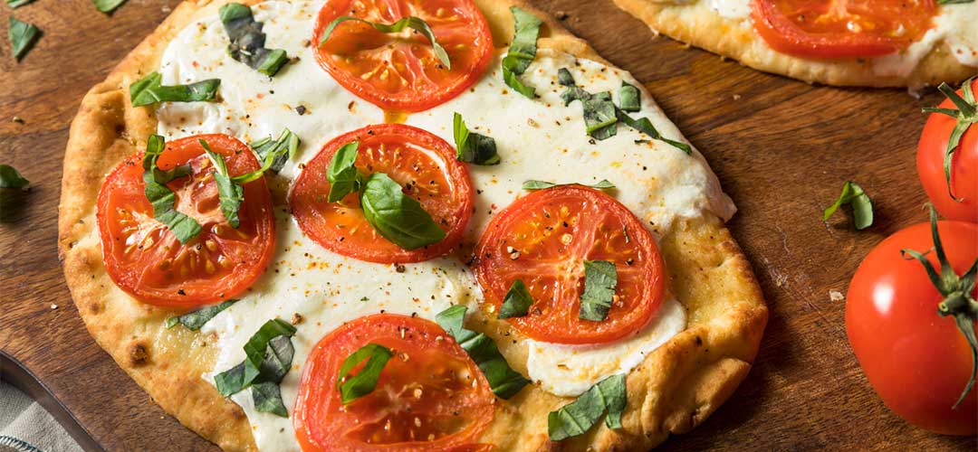 Grilled Pizza Recipe | Outdoo Kithcen Repices